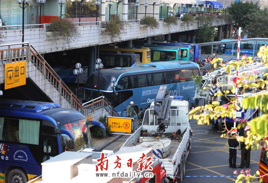 深圳罗湖汽车站大巴撞进人群5死5伤 司机被控