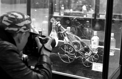 �׽�׾��Ļ�չ�ھ���Ļ