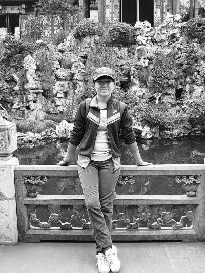 ���磺���ֺ����80��Ů�ƹ�