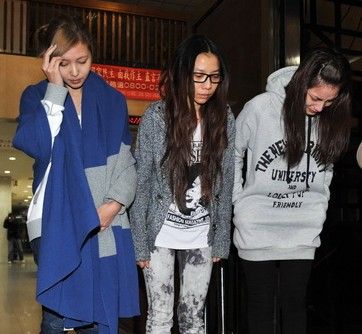 ̨ý����̨�ռ�Ů���˴��˷粨��¶��Ს̬