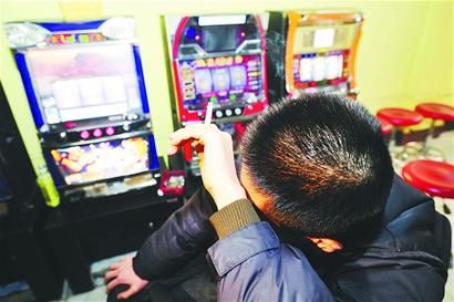 电玩城暗藏赌博机8人涉赌被警方抓获