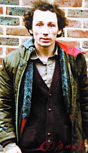 30年前,他夜闯英国<em>女王卧室</em>_新闻中心_新浪网