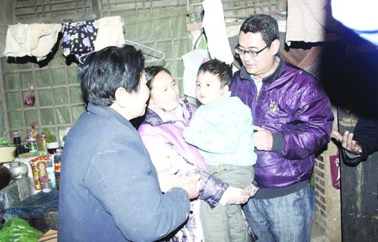 先心病儿子术后回家启民义工全程护送