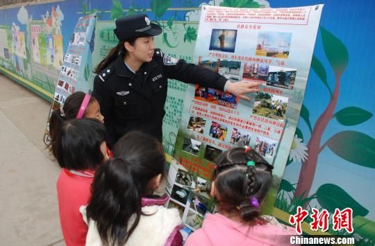 济南近300名“红领巾”学习铁路安全知识