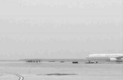 拦飞机 讨说法 未受罚 反获赔