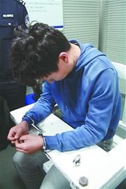 ��������򿪱���Ƿ10��������͵Ǯ