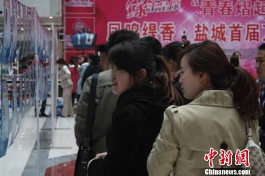 �����γ��߰���������Ů��Լ����ѰԵ�ٰ�