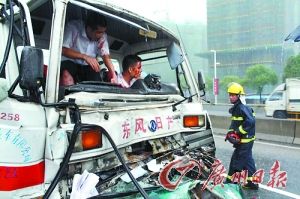 ��ͨ��Ԯ��ײ��������Ա���