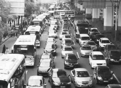 车牌继续拍卖 抑制违规炒作