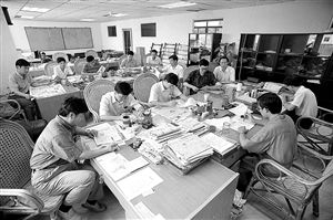 һ�����У�һ������һ����־