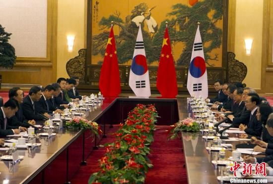温家宝会见韩国总统李明博