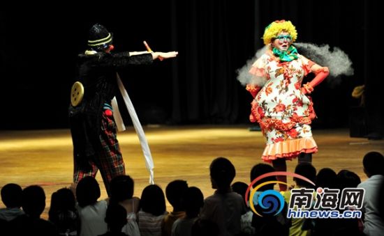 �����׽����ӽں��ڿ�Ļ������Ĭ��ʦ���ֺ���