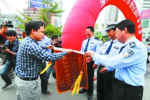 ���Ӽݳ����Ա��ȡ����˽����л����