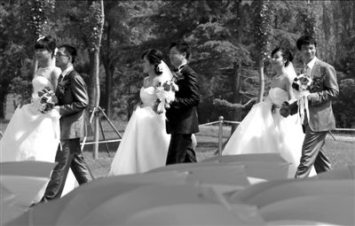 �������