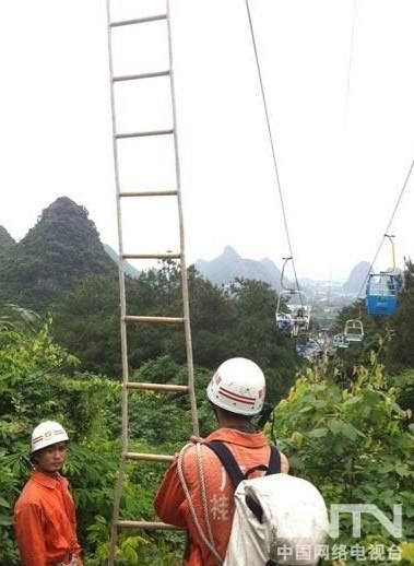 广西缆车事故发生2小时后才报警 游客质疑景区救援迟缓