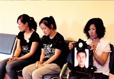 数千人送别吴斌