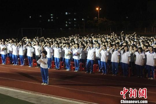 海南文昌华侨中学举行2012届高三年级毕业典