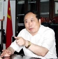 一棵胡杨树的姿态