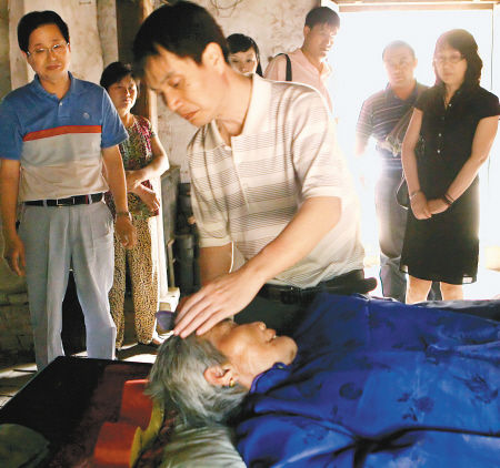 韩老师的选择感动学子