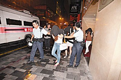 内地女子香港卖淫遇劫被<em>捆绑双手</em>手袋盖头 劫