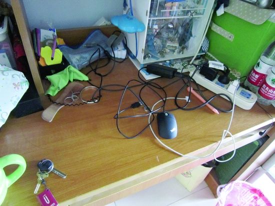 ����һ��͵�������ѧŮ������4̨����һҹ��ʧ