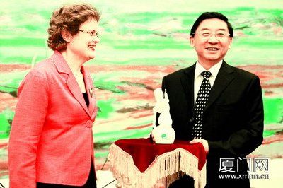 于伟国会见澳驻华大使