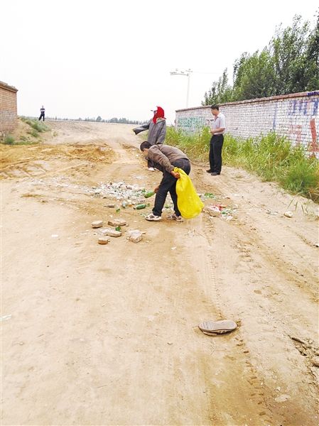 G110哈业脑包村民修“捷径”私收过路费