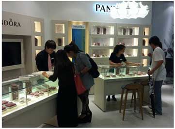 丹麦珠宝品牌PANDORA旗舰店落户北京apm购