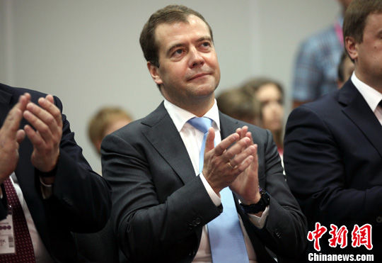 俄总理称不会因欧债危机削减国防订单拨款