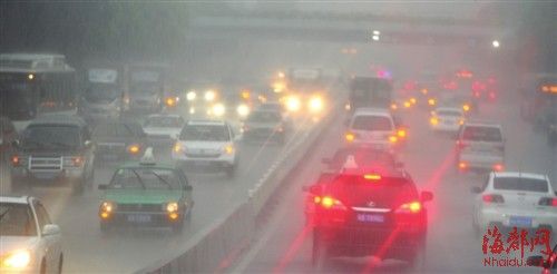 暴雨浇城爽中有险