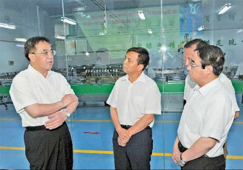 �������ں��ױ���ũ�Ѽ��ŵ��У����ũ���������Ϊ����չ׳��ũ��ҵ��ͷ��ҵ