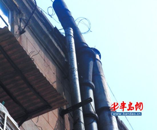四层楼高烟囱半截快歪了几根铁丝能绑住安全?