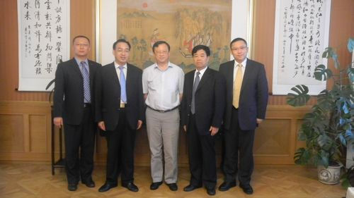 天津侨务访问团拜访中国驻捷克大使馆