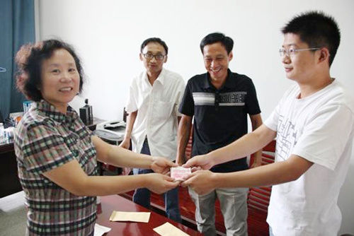 安徽蚌埠市侨联举行江启荣助学金发放仪式