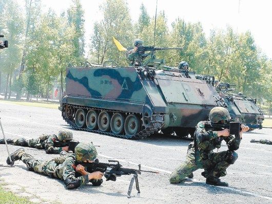 媒体参访台军模范连队士兵体能高合格率