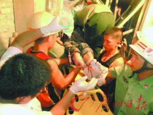 脚手架坍塌4农民工被埋