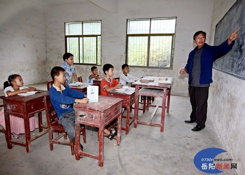 十三村爱心志愿者圆临湘山村教师上网梦