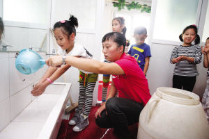幼儿园缺水冲厕洗衣遇难题