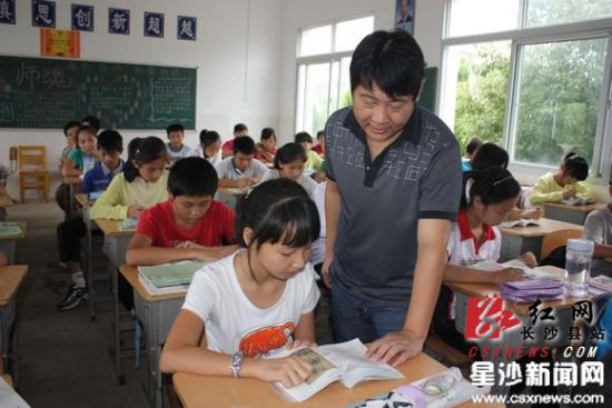 长沙县双江镇教师扎根乡村 坚守山区19年没请