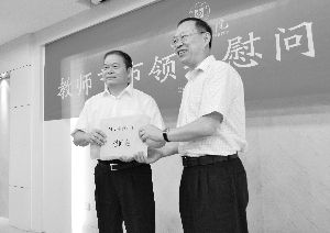 “我对师范生高看一眼,厚爱三分”