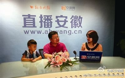 “鹰爸”舌战网友不怕“刺”