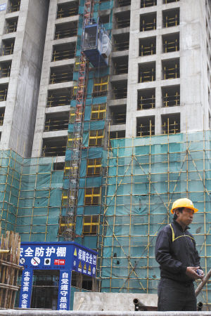 升降机事故敲警钟:昆明工地隐患多