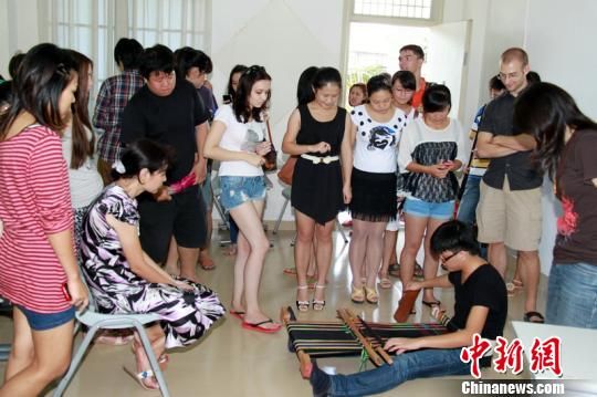 海南师范大学组织留学生开展中外文化交流活动