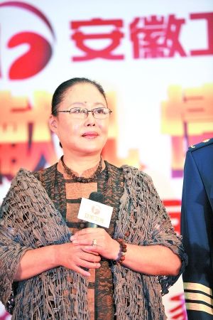 �����졶ĸ�ף�ĸ�ס����տ���BR/��ĸ�ס�˹�ٸ����Գƺ���������