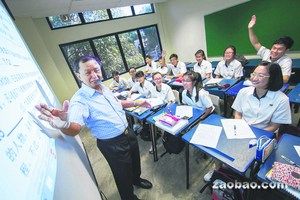新加坡教育部重新受聘退休教师五分之一续教华文