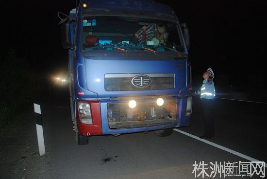 高速遮挡号牌被抓现场货车司机还千般抵赖万般辩解