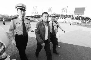 9月10日晚在天水路什字轧死路人逃逸后驾肇事车进藏送货
