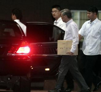 陈冲表示政策该改就断然改会从自己检讨起
