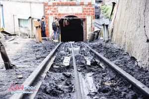 白银煤矿事故发生时他被甩出车外捡回条命