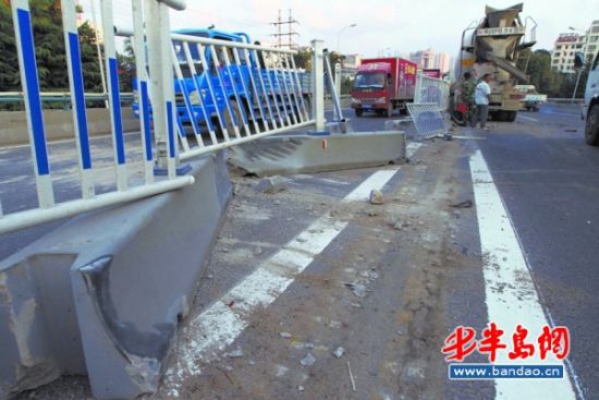 下王埠立交桥八车追尾堵路两小时三人受轻伤